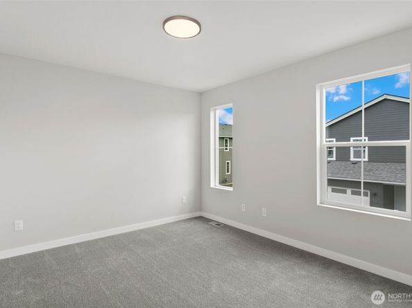 587 SW 97th Street 74, Seattle WA 98106