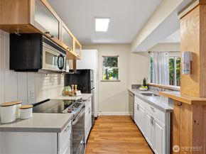 465 Winslow Way E 108, Bainbridge Island WA 98110