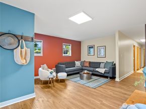 465 Winslow Way E 108, Bainbridge Island WA 98110
