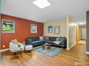 465 Winslow Way E 108, Bainbridge Island WA 98110