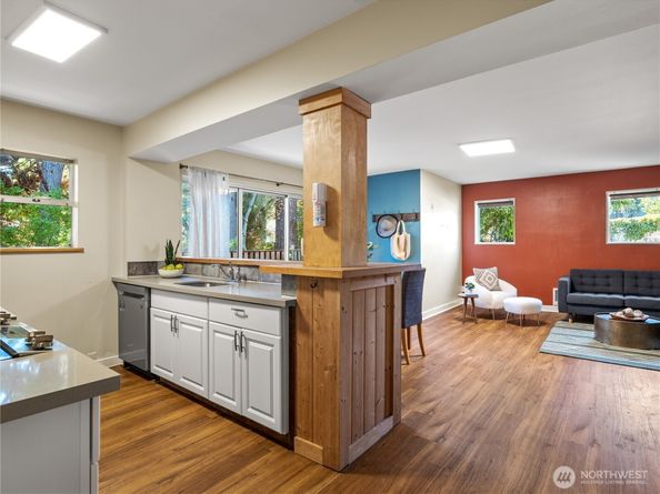 465 Winslow Way E 108, Bainbridge Island WA 98110