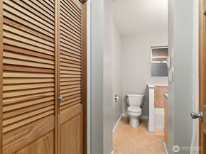465 Winslow Way E 108, Bainbridge Island WA 98110