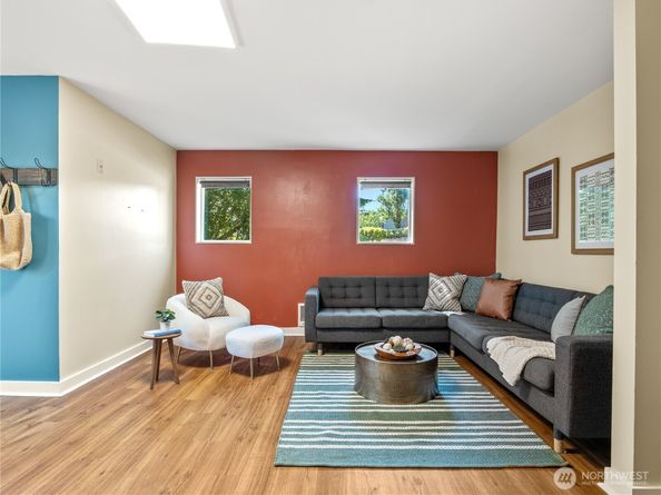 465 Winslow Way E 108, Bainbridge Island WA 98110