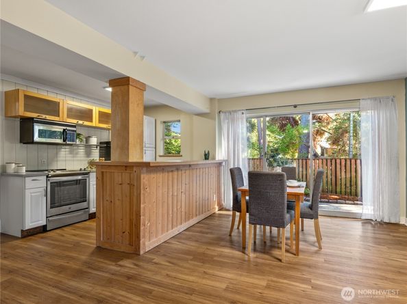 465 Winslow Way E 108, Bainbridge Island WA 98110