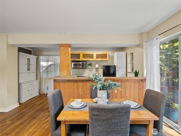 465 Winslow Way E 108, Bainbridge Island WA 98110