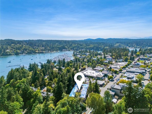 465 Winslow Way E 108, Bainbridge Island WA 98110