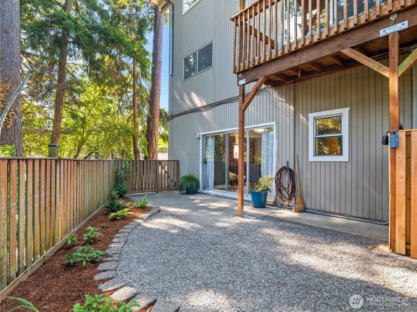 465 Winslow Way E 108, Bainbridge Island WA 98110