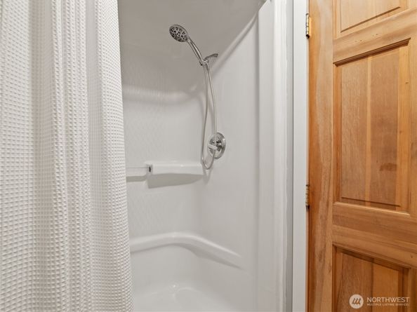 465 Winslow Way E 108, Bainbridge Island WA 98110