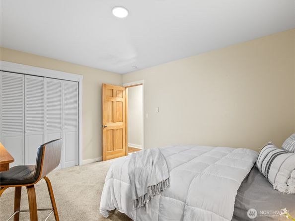 465 Winslow Way E 108, Bainbridge Island WA 98110