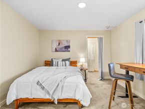 465 Winslow Way E 108, Bainbridge Island WA 98110