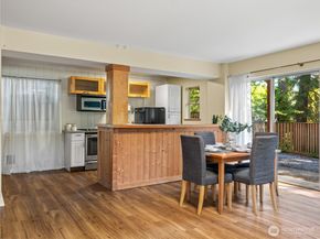 465 Winslow Way E 108, Bainbridge Island WA 98110