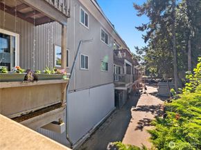 465 Winslow Way E 108, Bainbridge Island WA 98110