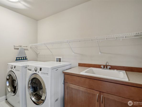 35726 SE Crest View Loop, Snoqualmie WA 98065