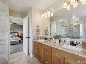 35726 SE Crest View Loop, Snoqualmie WA 98065