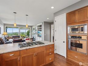 35726 SE Crest View Loop, Snoqualmie WA 98065