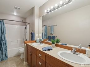 35726 SE Crest View Loop, Snoqualmie WA 98065