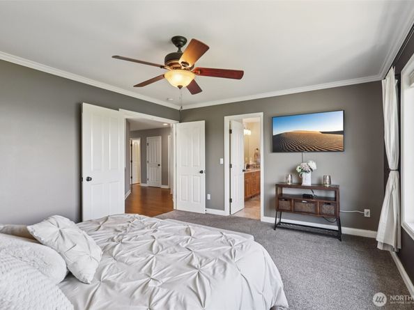 35726 SE Crest View Loop, Snoqualmie WA 98065