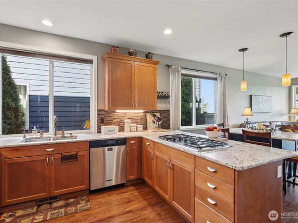 35726 SE Crest View Loop, Snoqualmie WA 98065