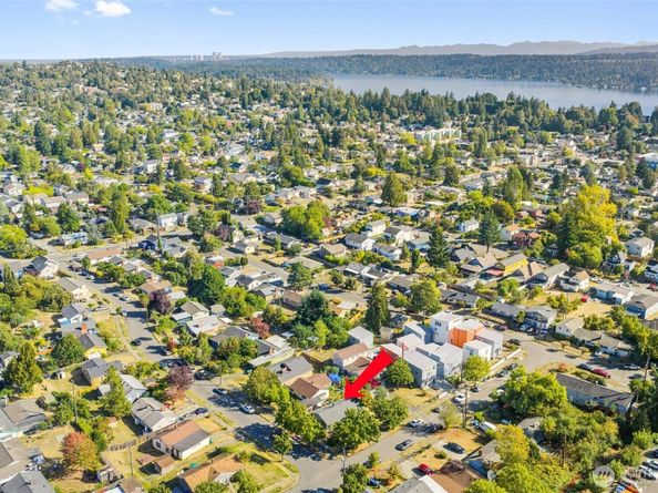 4452 S Rose Street, Seattle WA 98118