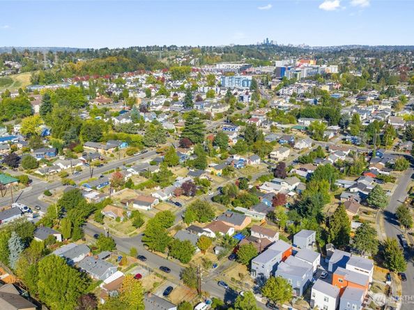 4452 S Rose Street, Seattle WA 98118