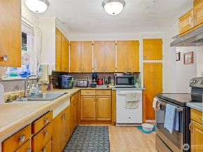 18328 Ashworth Avenue N, Shoreline WA 98133