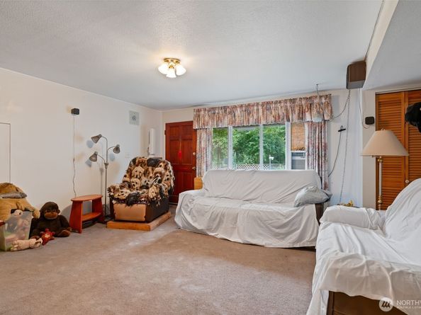 18328 Ashworth Avenue N, Shoreline WA 98133