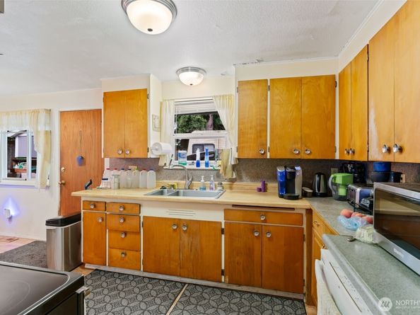 18328 Ashworth Avenue N, Shoreline WA 98133