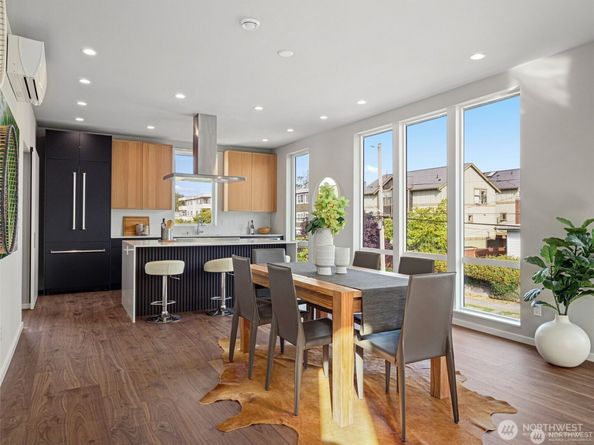 4464 Midvale Avenue N, Seattle WA 98103