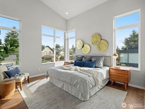 4464 Midvale Avenue N, Seattle WA 98103