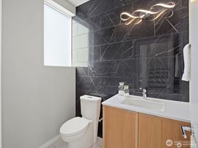4464 Midvale Avenue N, Seattle WA 98103