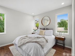 4464 Midvale Avenue N, Seattle WA 98103