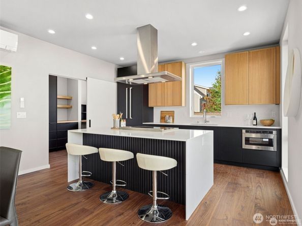 4464 Midvale Avenue N, Seattle WA 98103