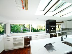 11809 NE 74th Street 13, Kirkland WA 98033