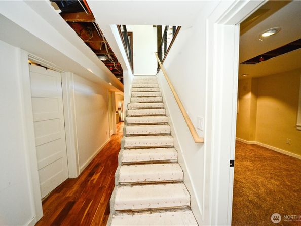 11809 NE 74th Street 13, Kirkland WA 98033