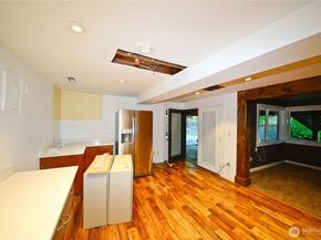 11809 NE 74th Street 13, Kirkland WA 98033