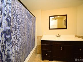 11809 NE 74th Street 13, Kirkland WA 98033