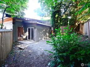 11809 NE 74th Street 13, Kirkland WA 98033