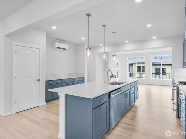 13216 NE 127th Court A, Kirkland WA 98034