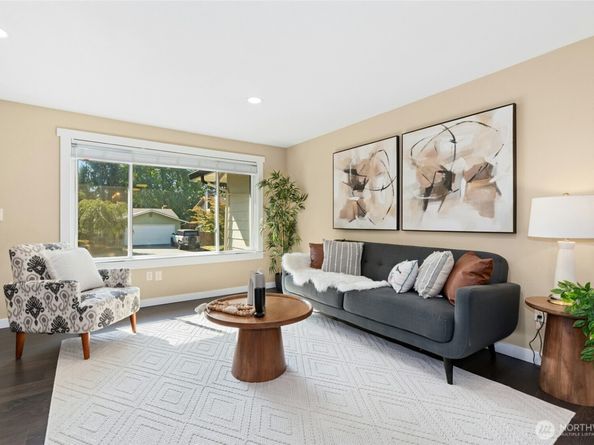 15824 NE 111th Street, Redmond WA 98052