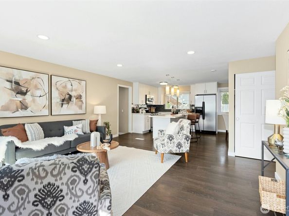 15824 NE 111th Street, Redmond WA 98052