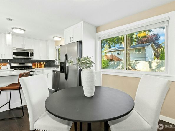 15824 NE 111th Street, Redmond WA 98052