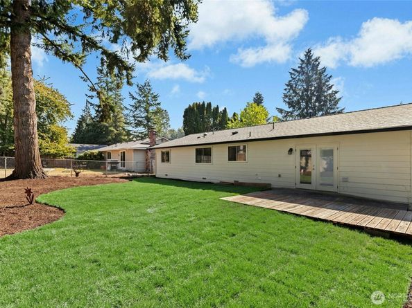 15824 NE 111th Street, Redmond WA 98052