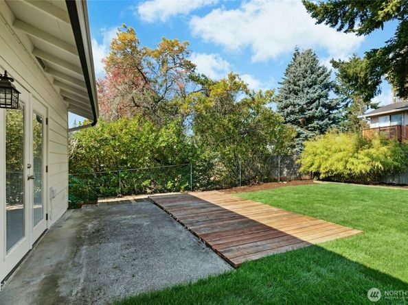 15824 NE 111th Street, Redmond WA 98052