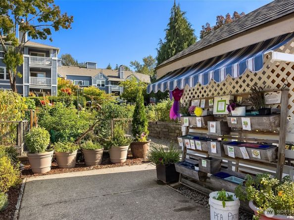 22535 SE Highland Circle 103, Issaquah WA 98029
