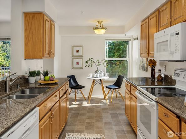 22535 SE Highland Circle 103, Issaquah WA 98029