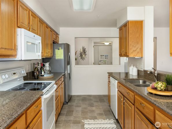 22535 SE Highland Circle 103, Issaquah WA 98029