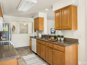 22535 SE Highland Circle 103, Issaquah WA 98029