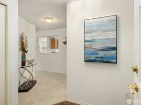 22535 SE Highland Circle 103, Issaquah WA 98029