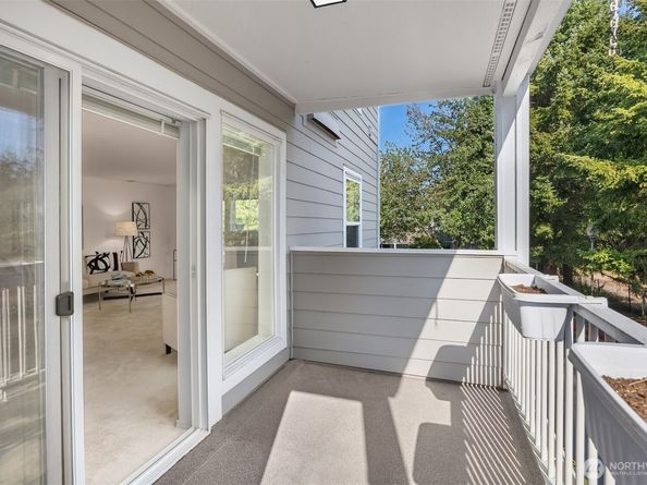 22535 SE Highland Circle 103, Issaquah WA 98029