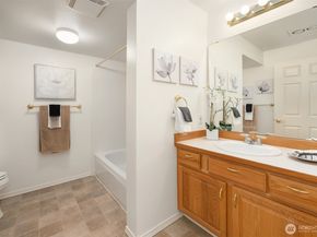 22535 SE Highland Circle 103, Issaquah WA 98029
